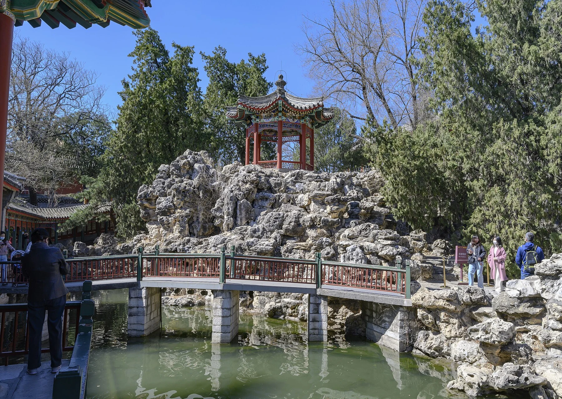 A closer view of the garden architecture in Jingxin Studio.