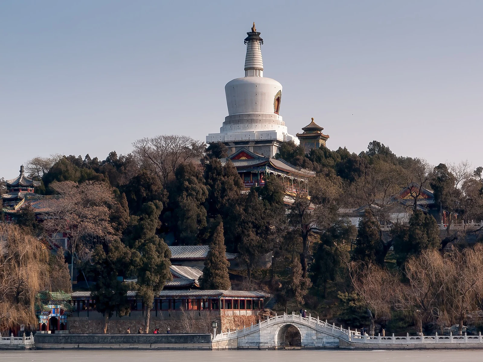 Beihai Park White Pagoda-20110104-RM-105854.jpg