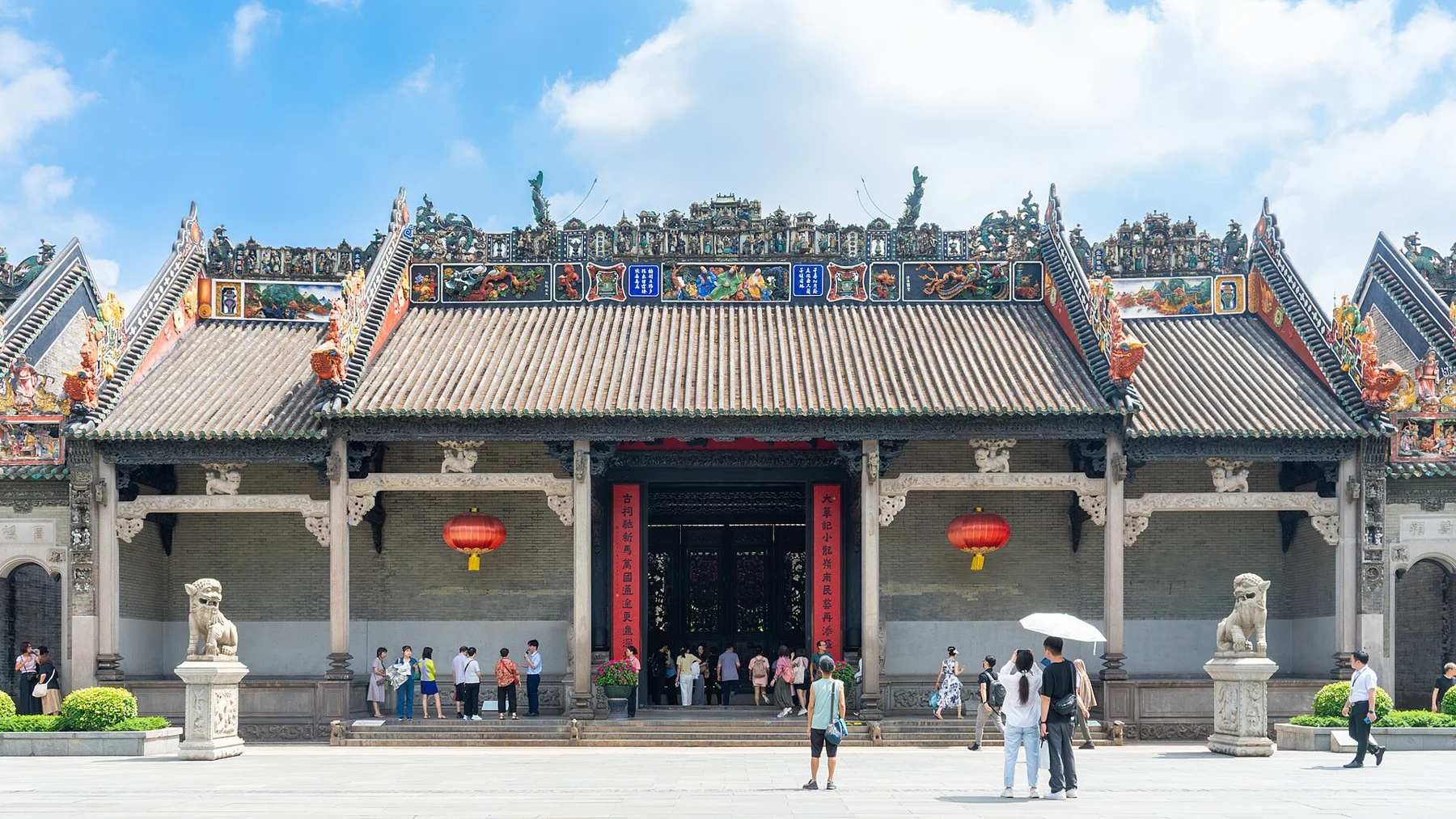 Front facade and decorated roof of Chen Clan Ancestral Hall.