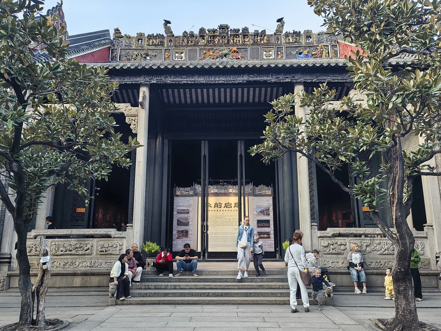 Hall facade, steps and a decorated ridge among the museum’s courtyards.