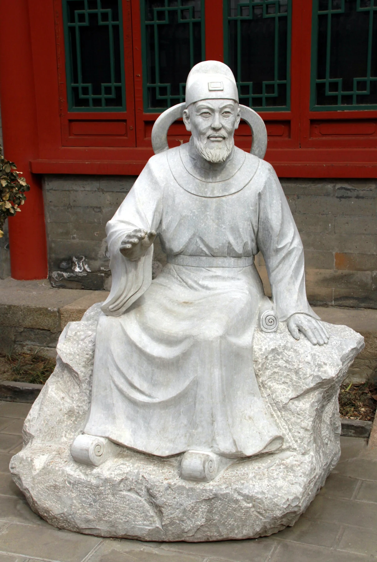 A statue of Guo Shoujing at Huitong Temple in Beijing