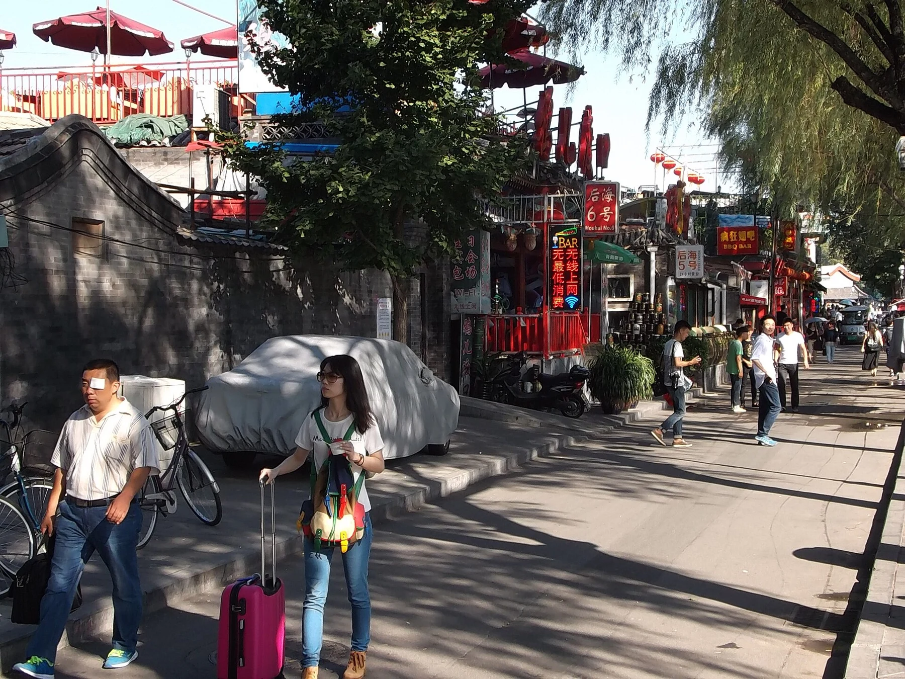 A street beside the northern shore of Houhai