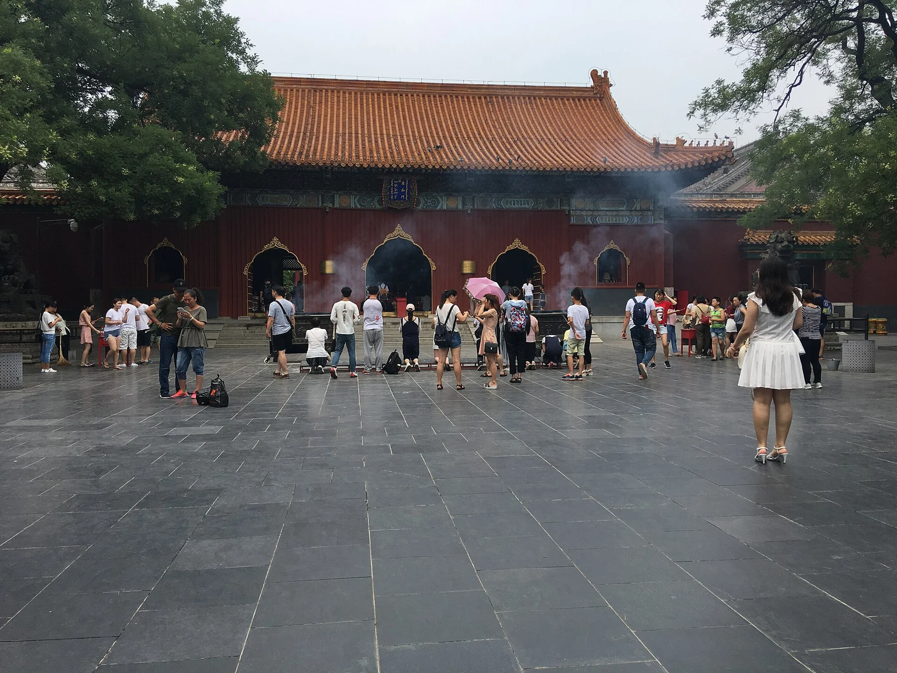 The courtyard facade of Yonghe Gate Hall, the Heavenly Kings Hall.