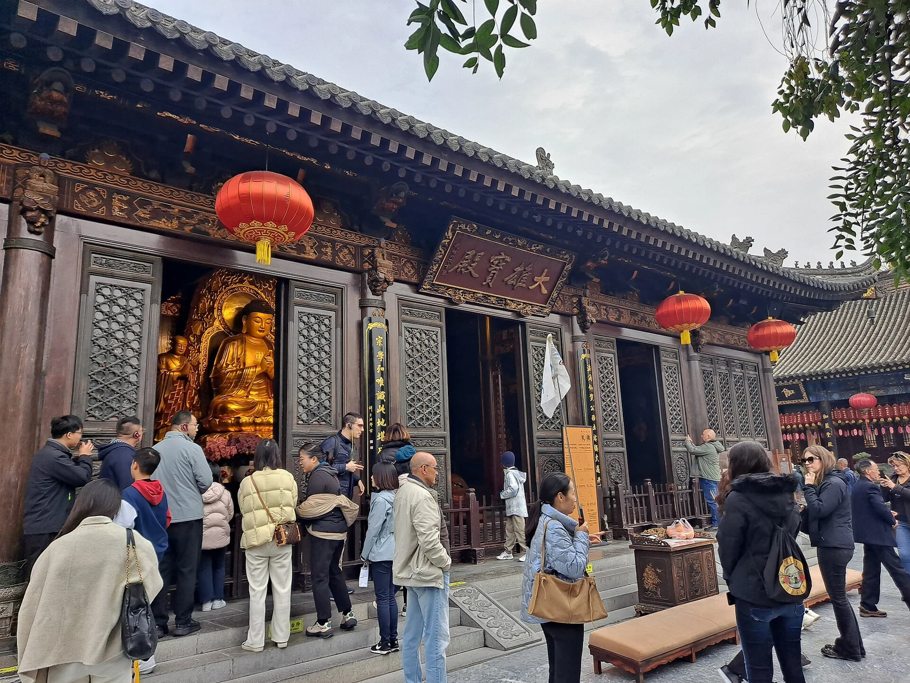 Timber Main Hall facade with red lanterns and a plaque reading 大雄宝殿.