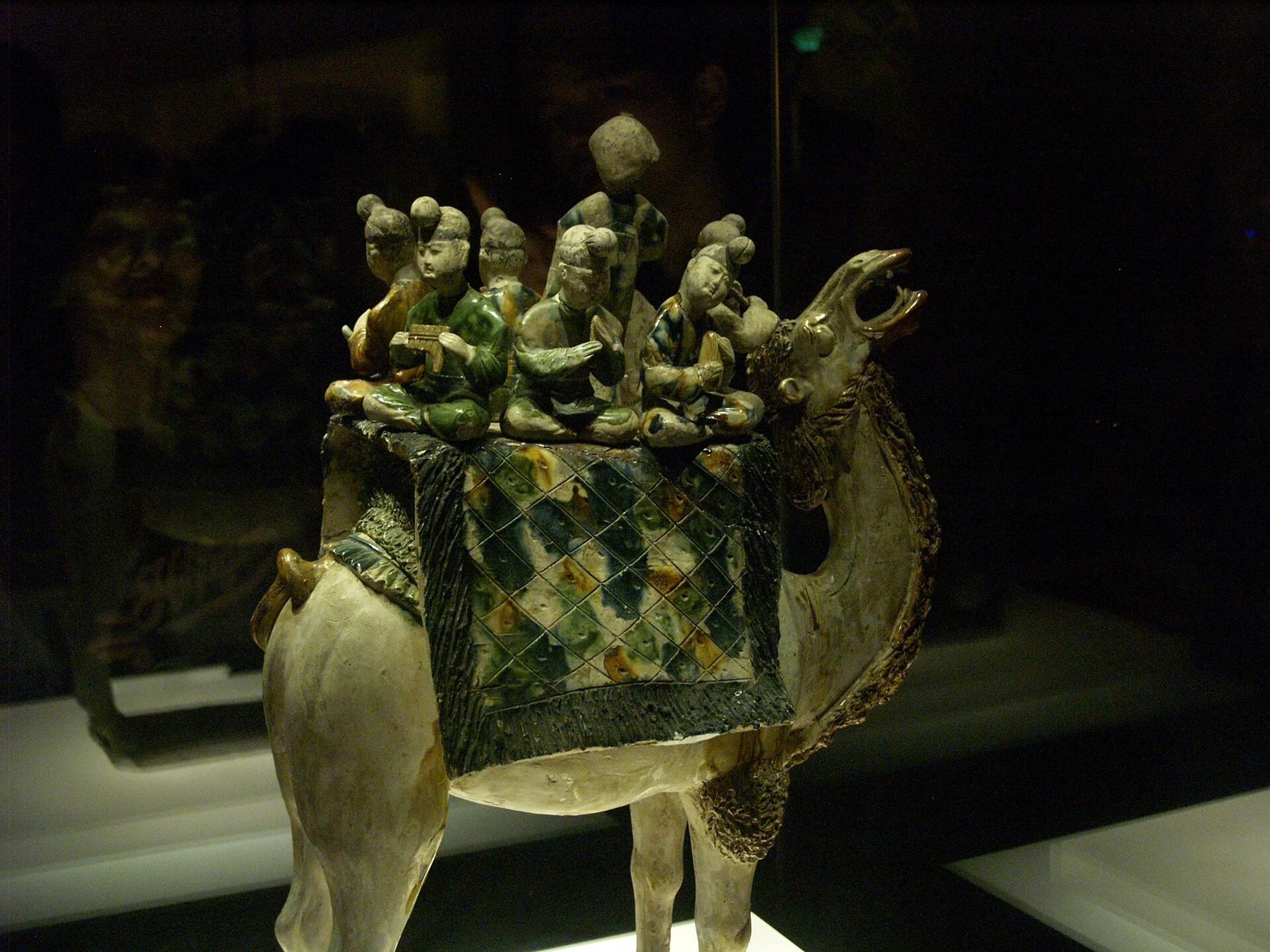 Side view of the musicians on a ceramic camel