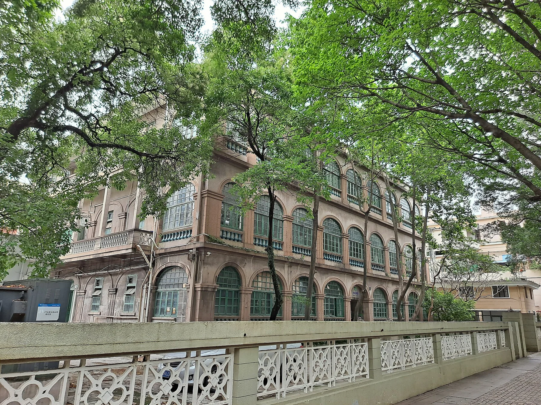 Building at No. 48 Shamian Street with repeated arches and a pale boundary railing.