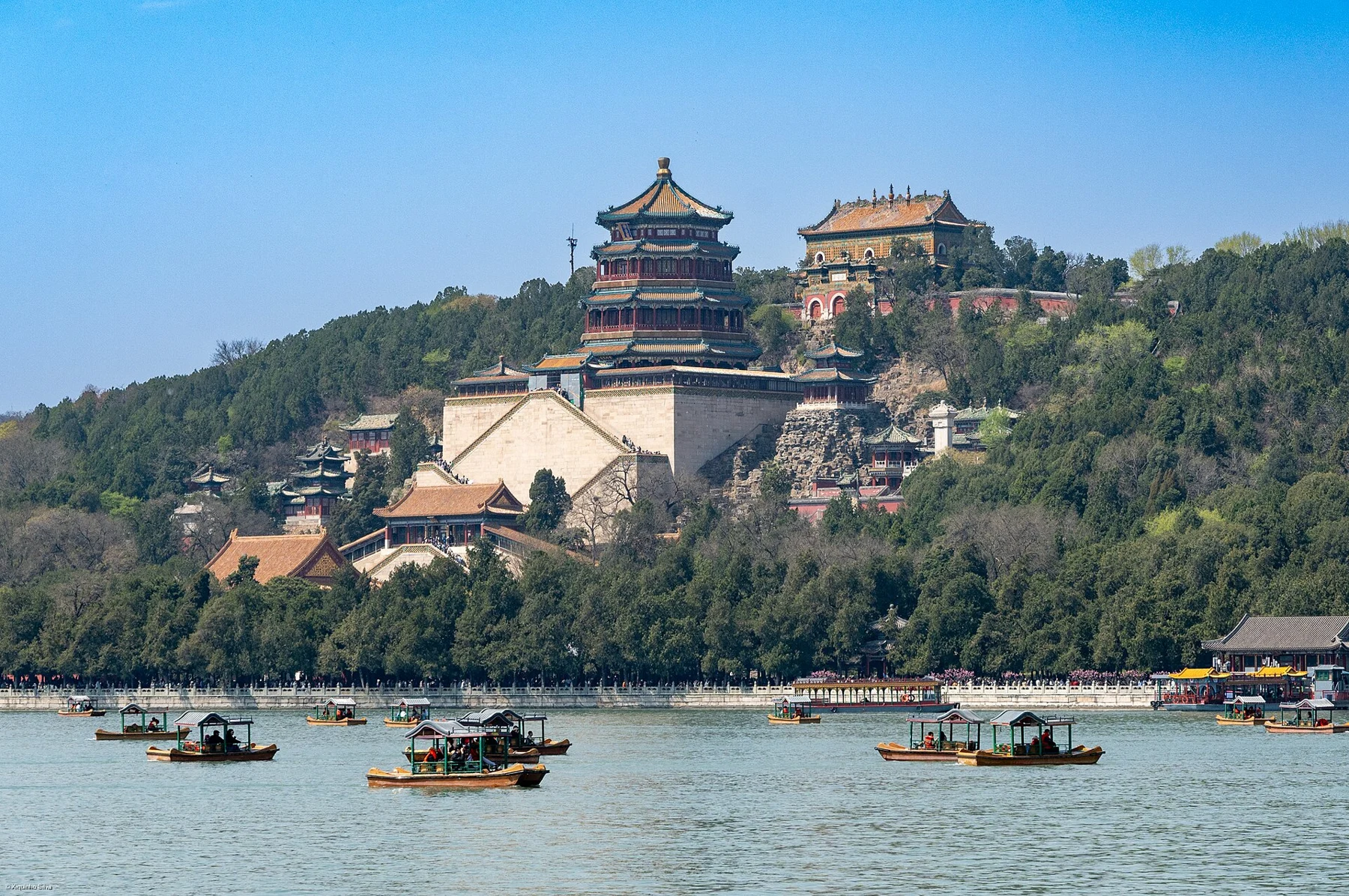A broad view across Kunming Lake toward the tiered buildings and Tower of Buddhist Incense on Longevity Hill.
