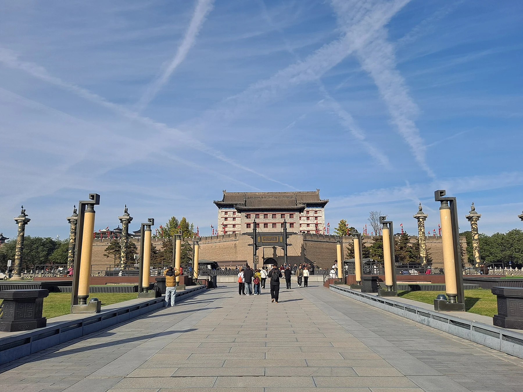 Approach and bridge towards Yongning Gate