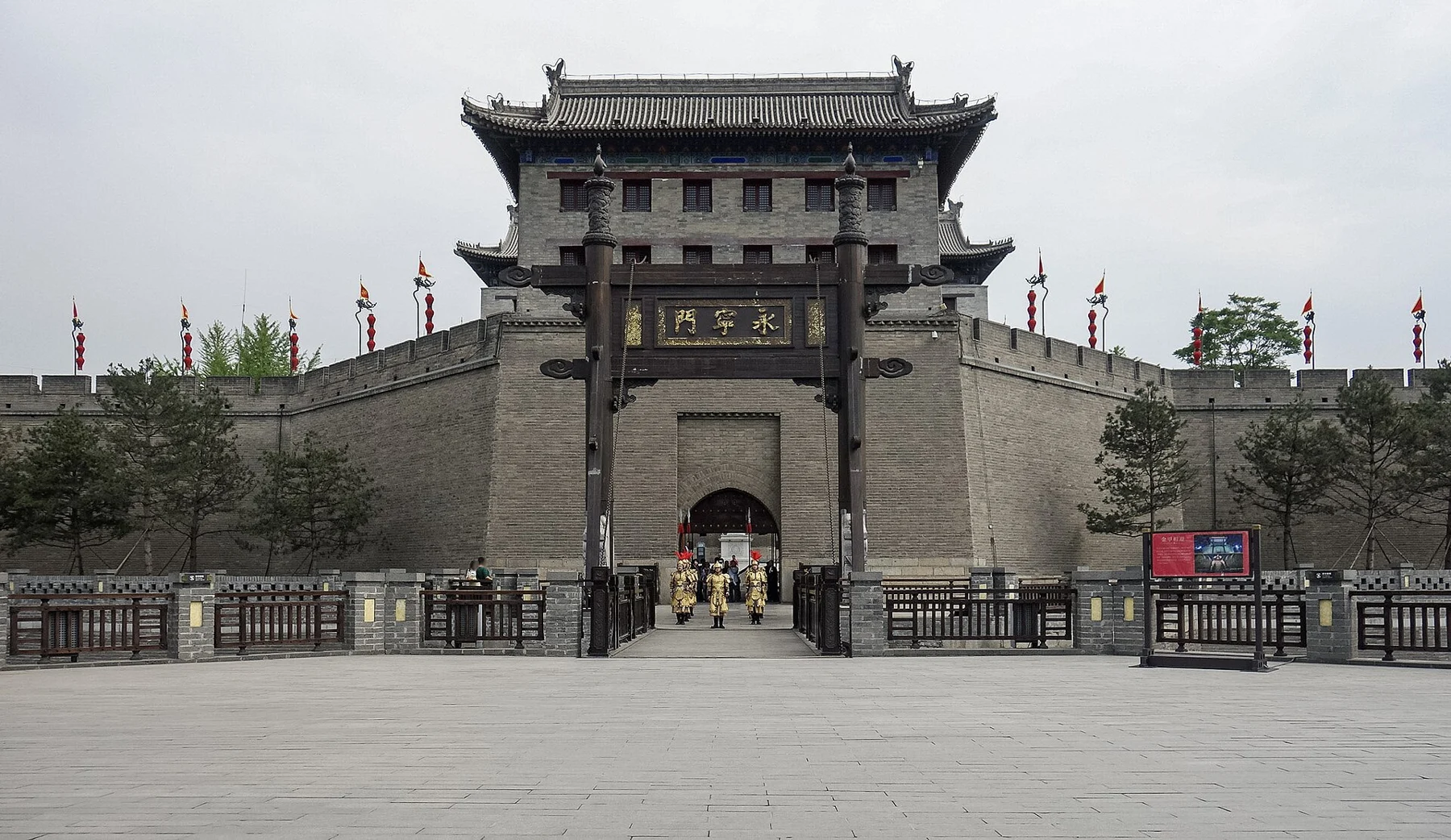 Yongning Gate and its city-wall setting
