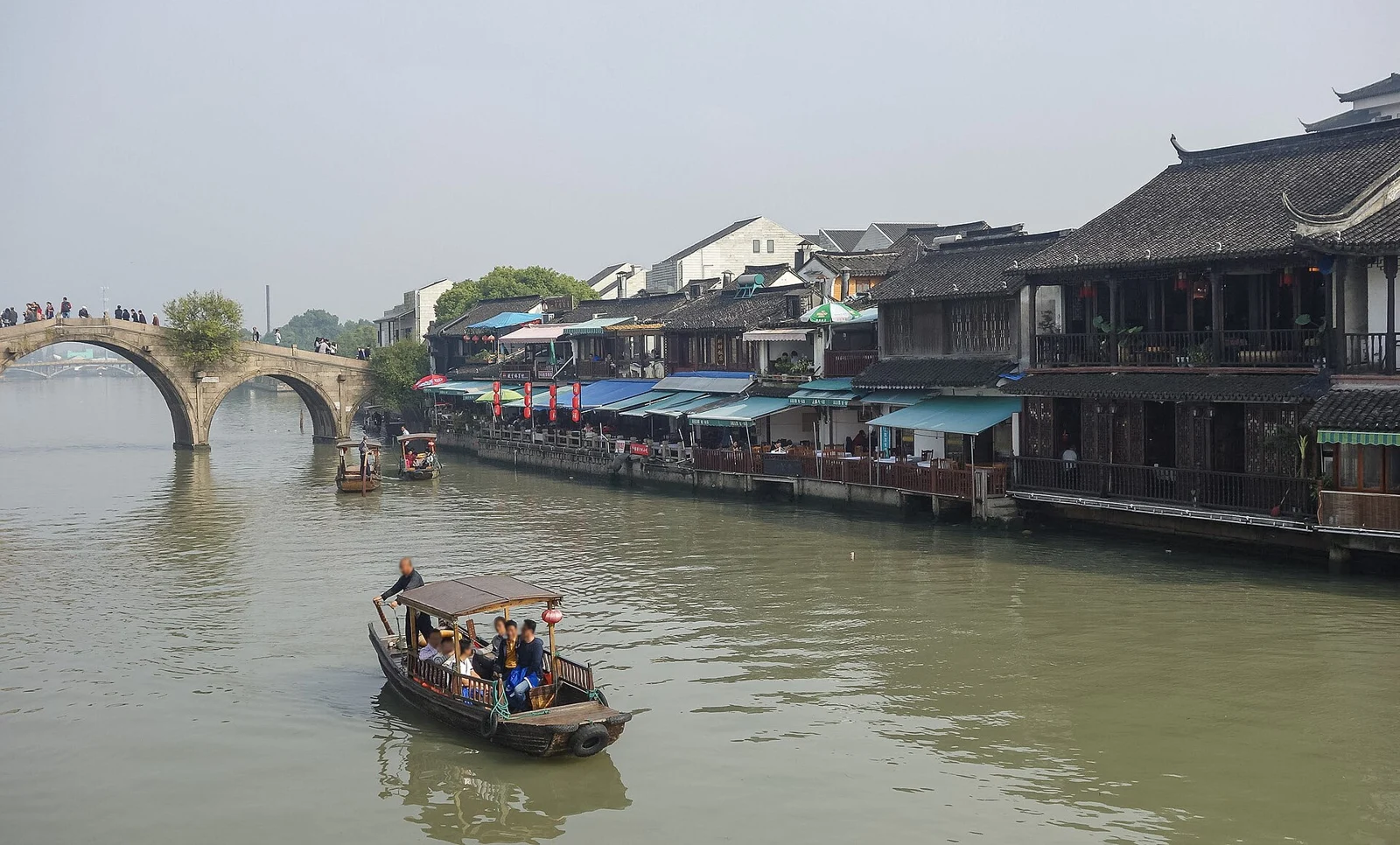Shanghai Zhujiajiao Fangsheng Bridge 02.jpg